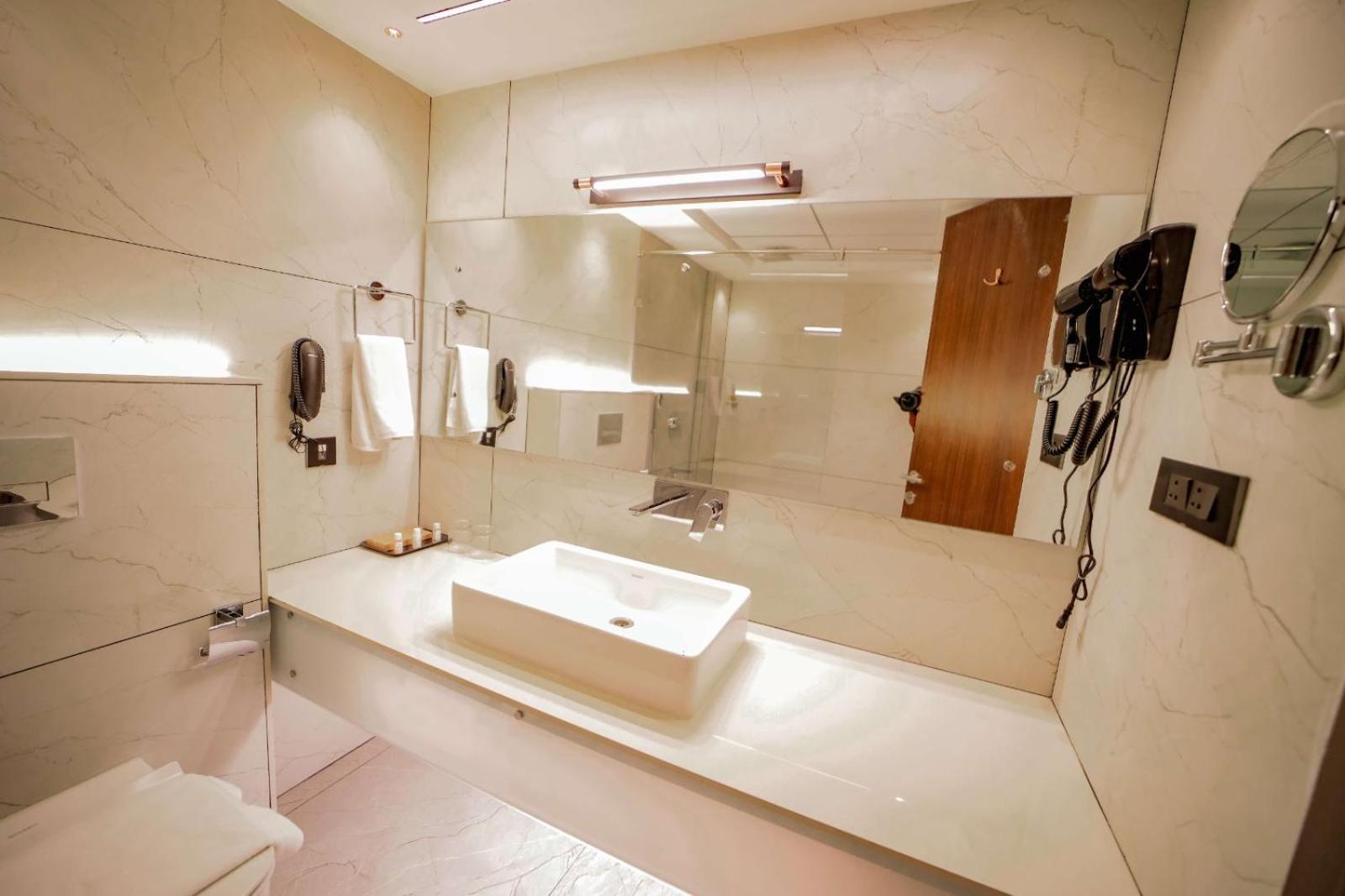 Hotel Cordial Sopanam Thiruvananthapuram Ngoại thất bức ảnh
